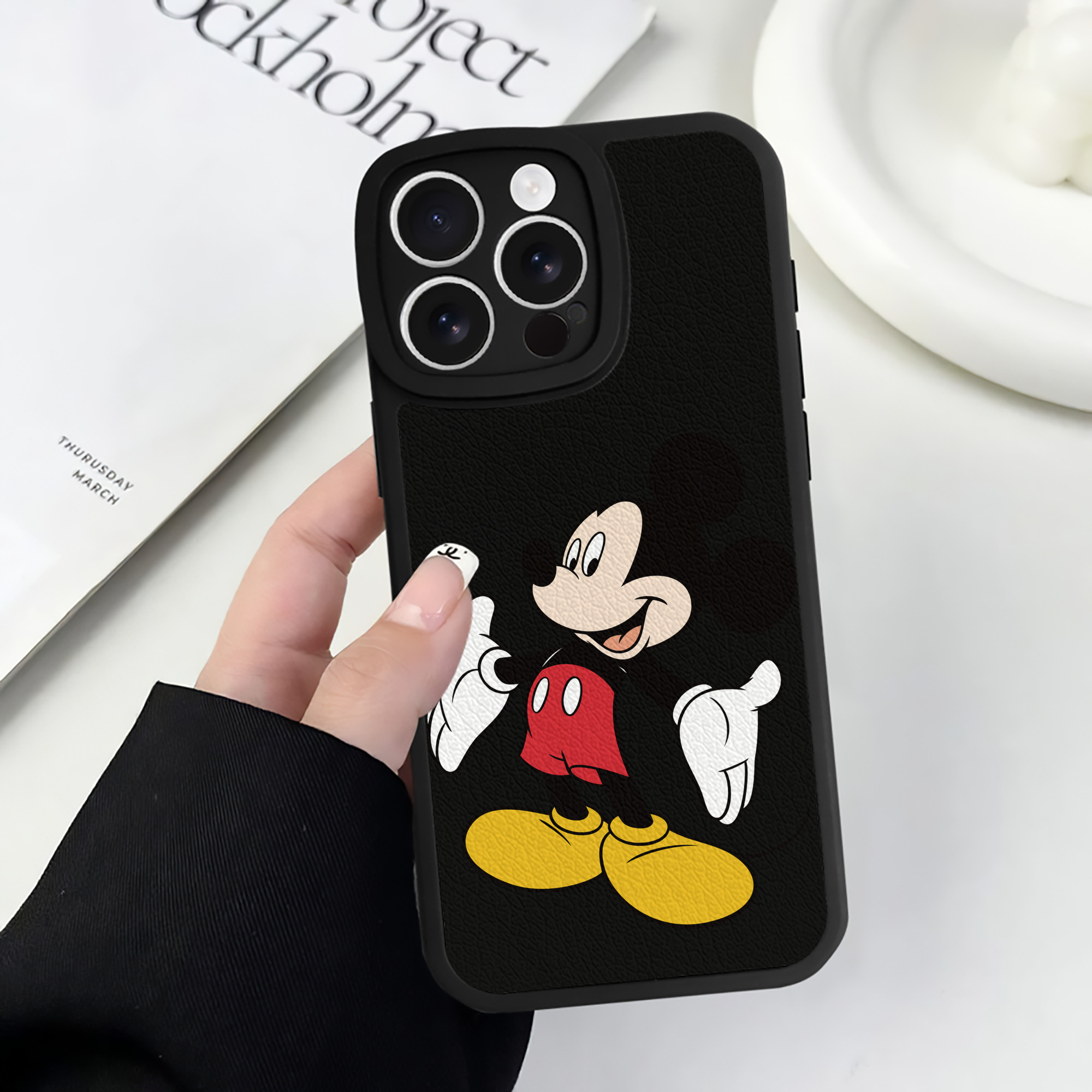 （画像用） ミッキーマウス Mickey Mouse 【iPhone 16シリーズ対応】シリコンスマホケース（レザー調） 材質：シリコン
